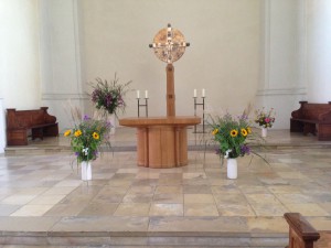 Altar mit Blumen