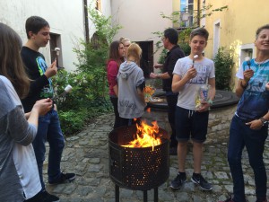 ums Feuer